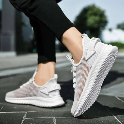 Lightweight Breathable Fly Woven Coconut Sports Shoes